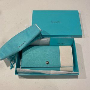 Tiffany & Co White Blue Grain Calfskin Block Continental Flap Wallet -Never Used